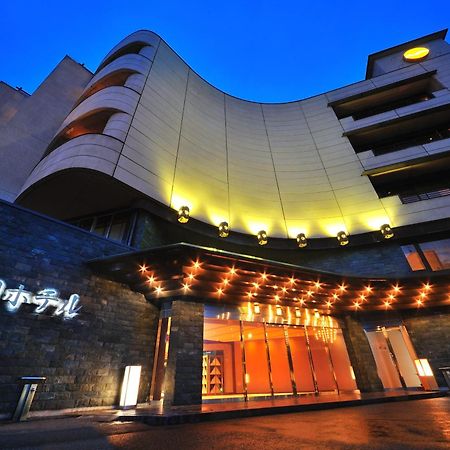 Senkeien Tsukioka Hotel Kaminoyama Buitenkant foto