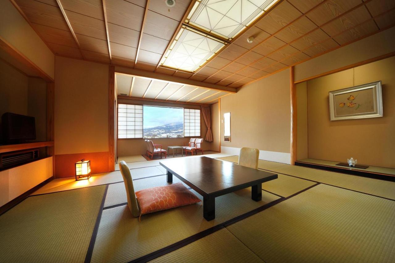 Senkeien Tsukioka Hotel Kaminoyama Buitenkant foto